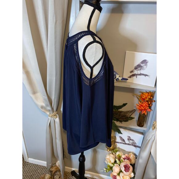NWT $79.50 Tommy Hilfiger size 1X Blue Palm Beach mid Crochet Open Shoulder Top - Picture 4 of 11